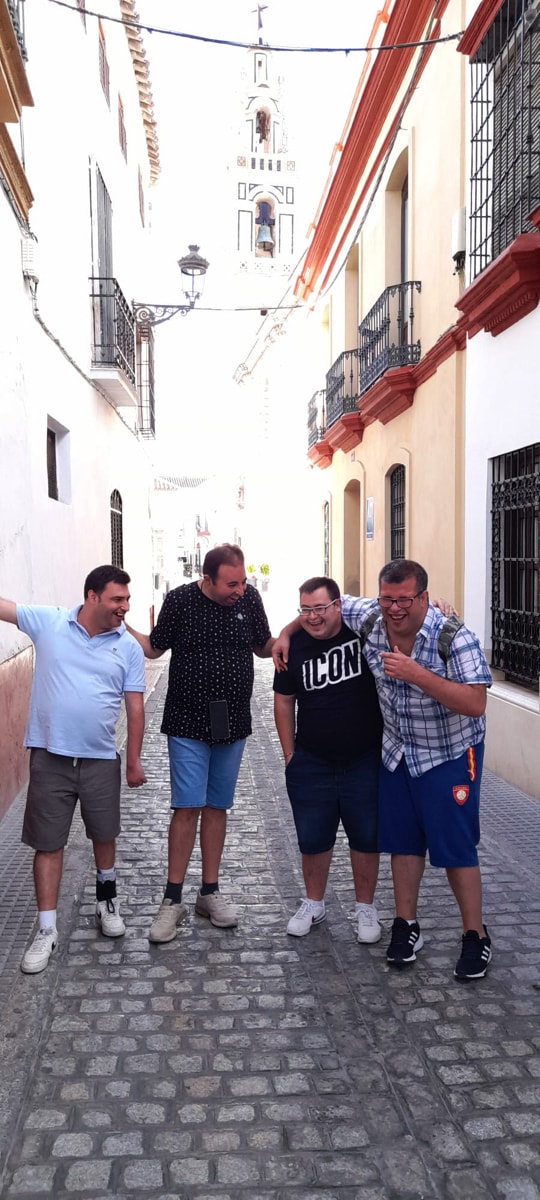 CHICOS CHICOS