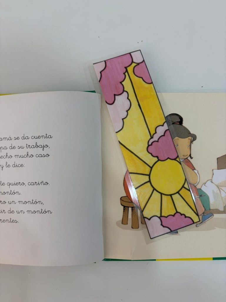 Marcapáginas literario solidario